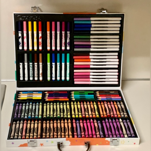 CRAYOLA 124 Piece Crayon Marker Colored Pencil Illustrated Kit Carrying Case Set - Picture 10 of 15